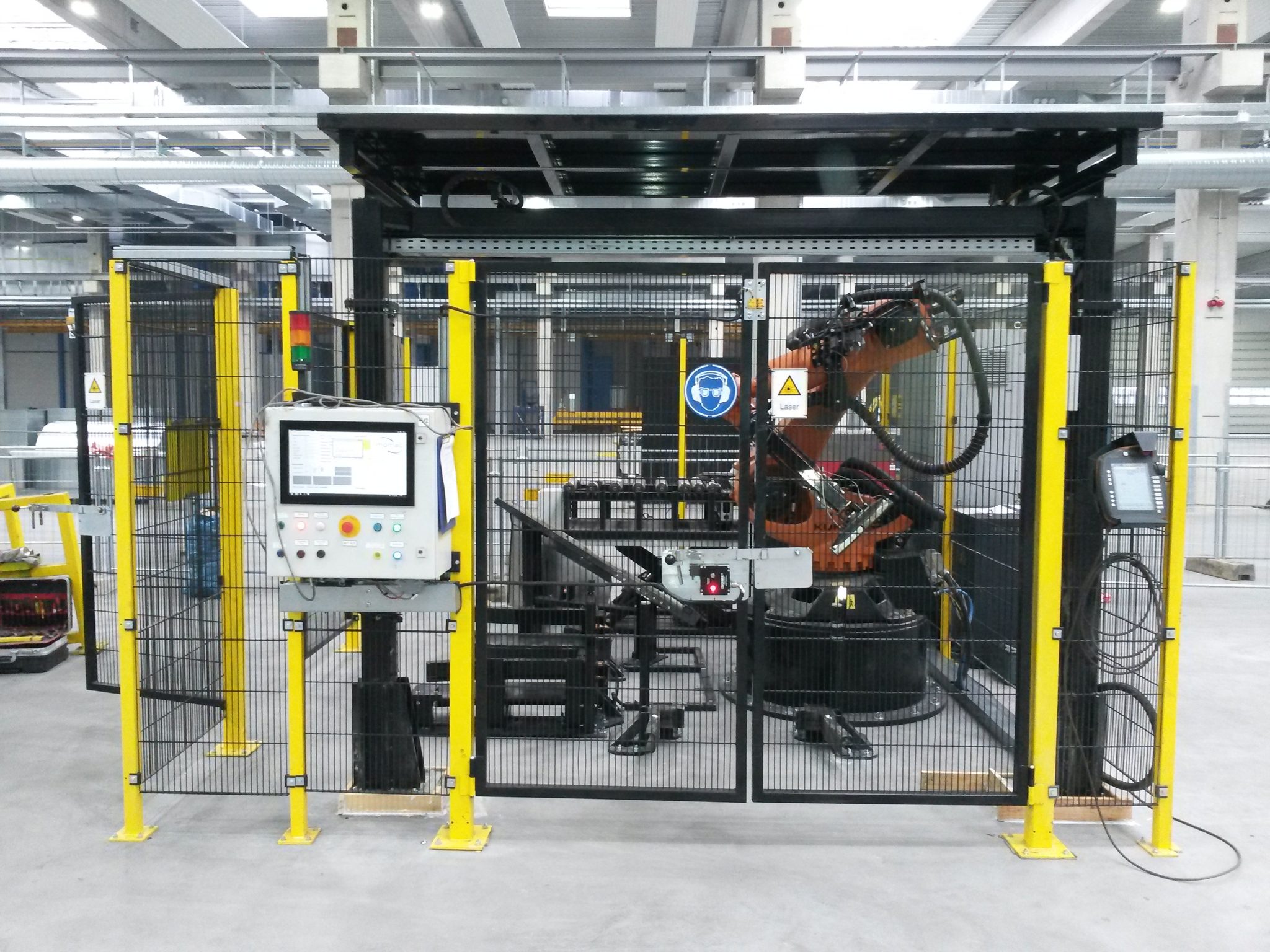Roboterzellen von momac Robotics • Integrator ABB & KUKA Roboter
