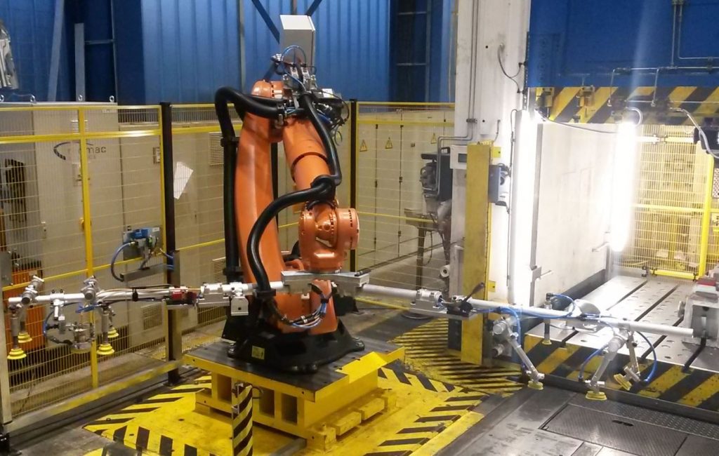 Pressenautomation Roboterzelle, Roboter, Roboteranlage, Pressenbeschickung / Pressenverkettung mit Robotern