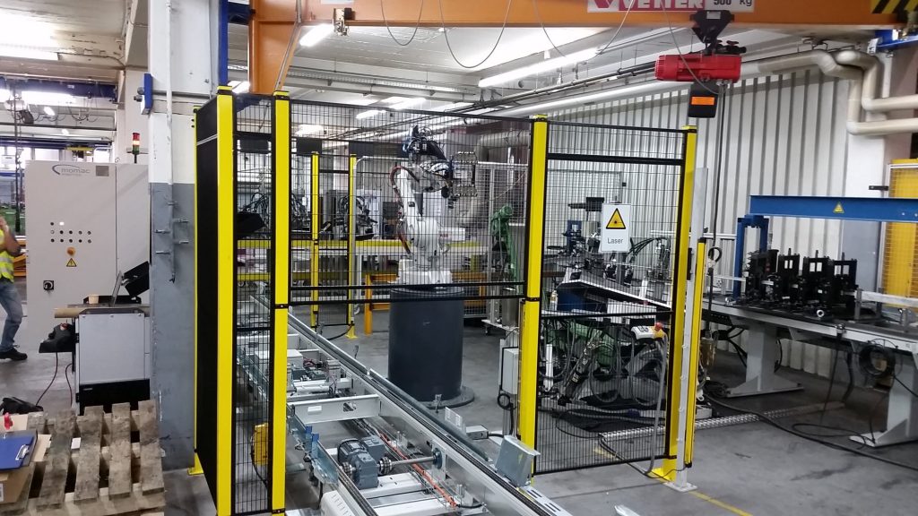 Automatisierung einer Maschine zur Profilherstellung mit einem ABB Roboter, Entnahme, Stapelbildung, Verpacken