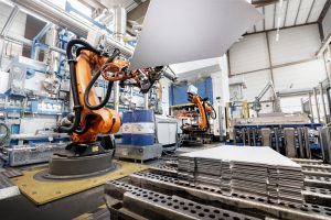 Fertigungsautomation Produktionsautomation Automatisierung mit Robotern, Roboterzelle, Roboter, Roboteranlage,